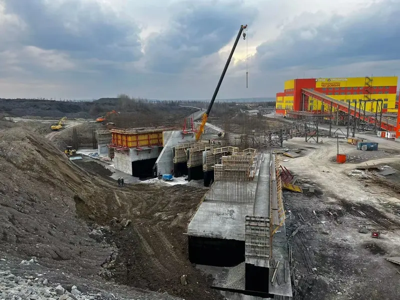 retaining wall shuttering system
